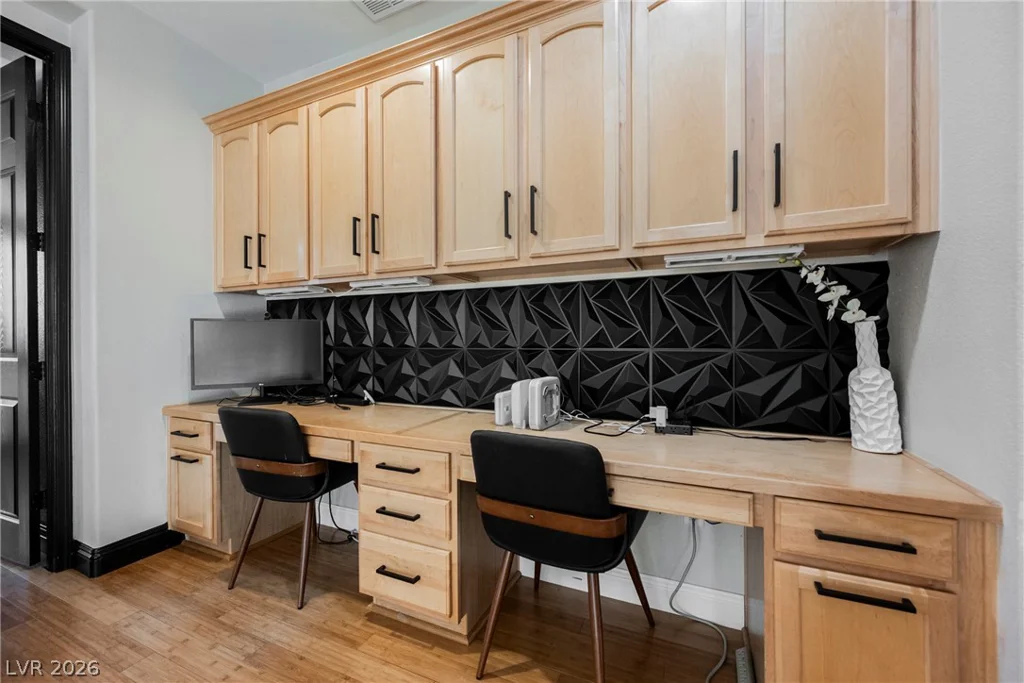 8121 Bear Clan, Las Vegas, NV 89131