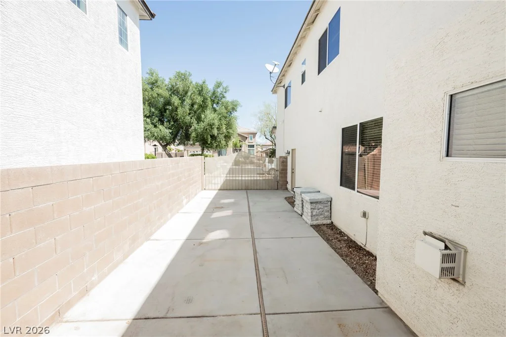 8121 Bear Clan, Las Vegas, NV 89131