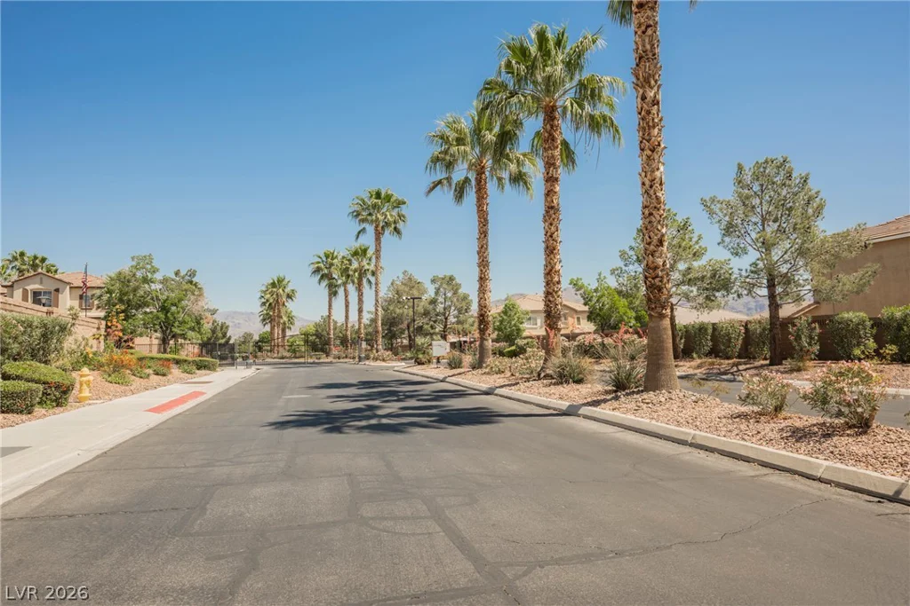 8121 Bear Clan, Las Vegas, NV 89131