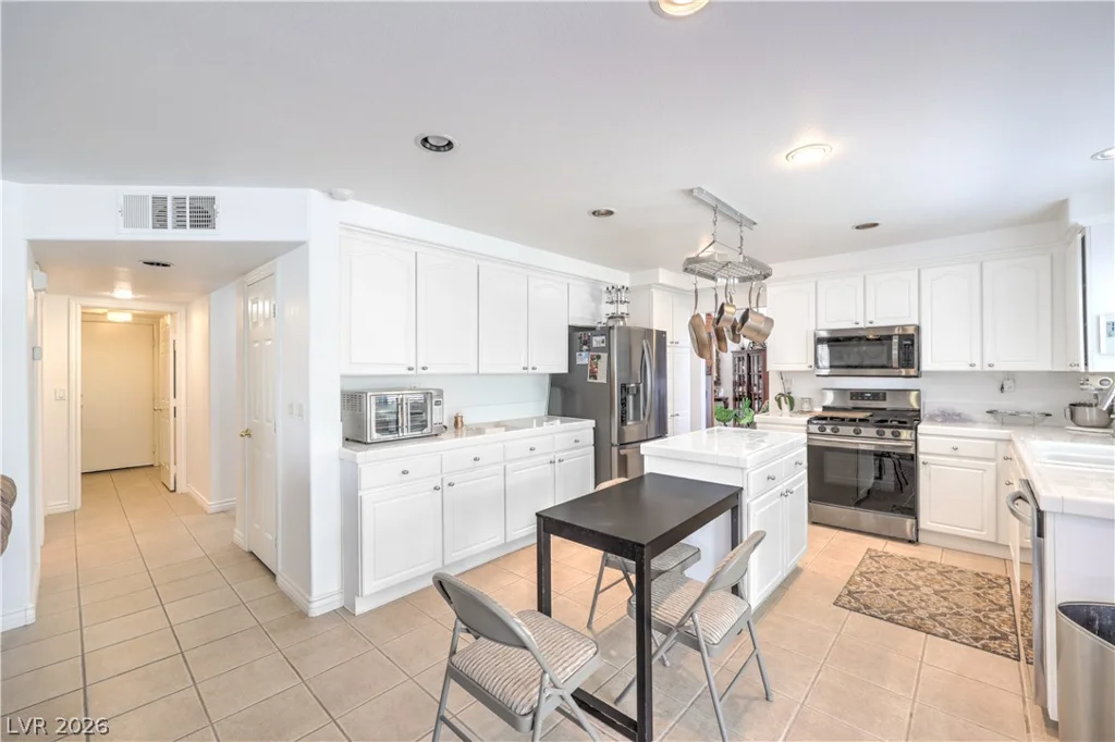 1826 Night Shadow, North Las Vegas, NV 89031