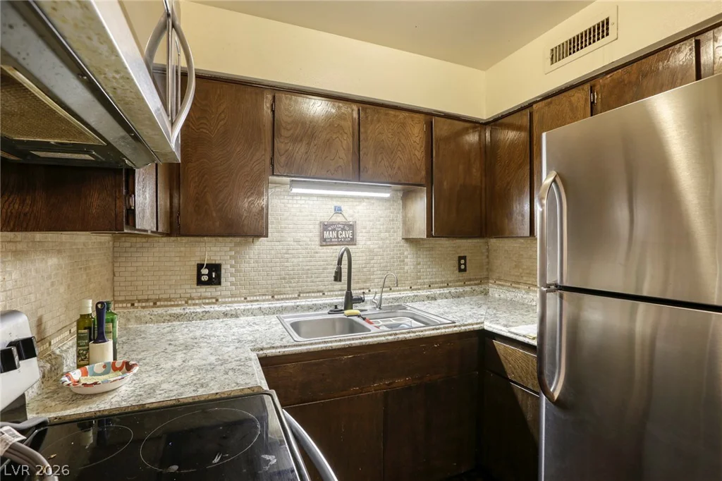 585 Royal Crest, Las Vegas, NV 89169