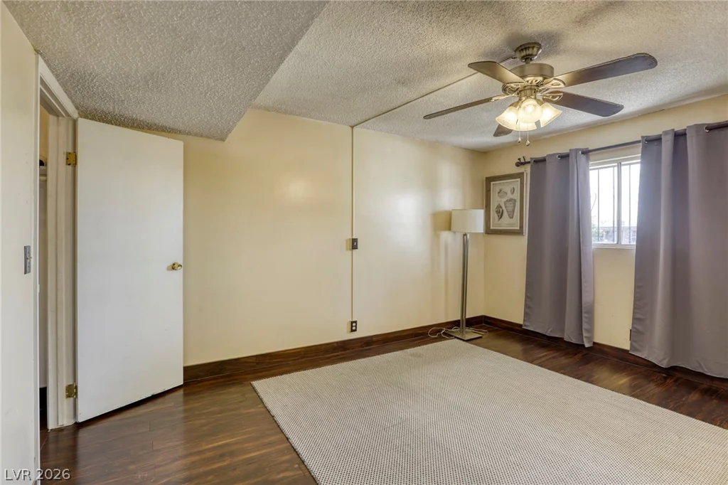 585 Royal Crest, Las Vegas, NV 89169