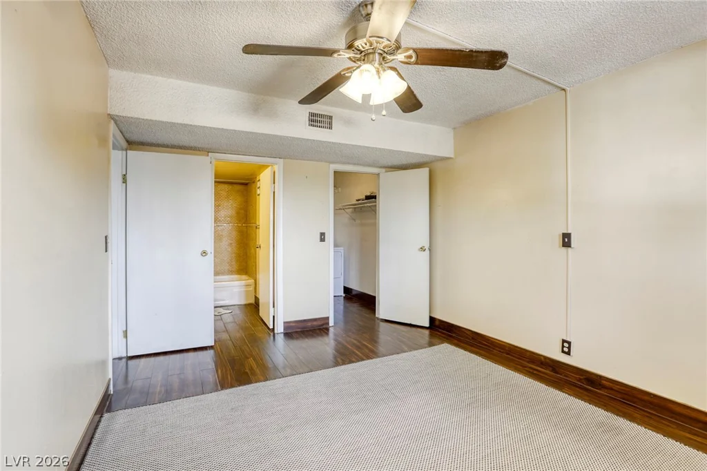585 Royal Crest, Las Vegas, NV 89169