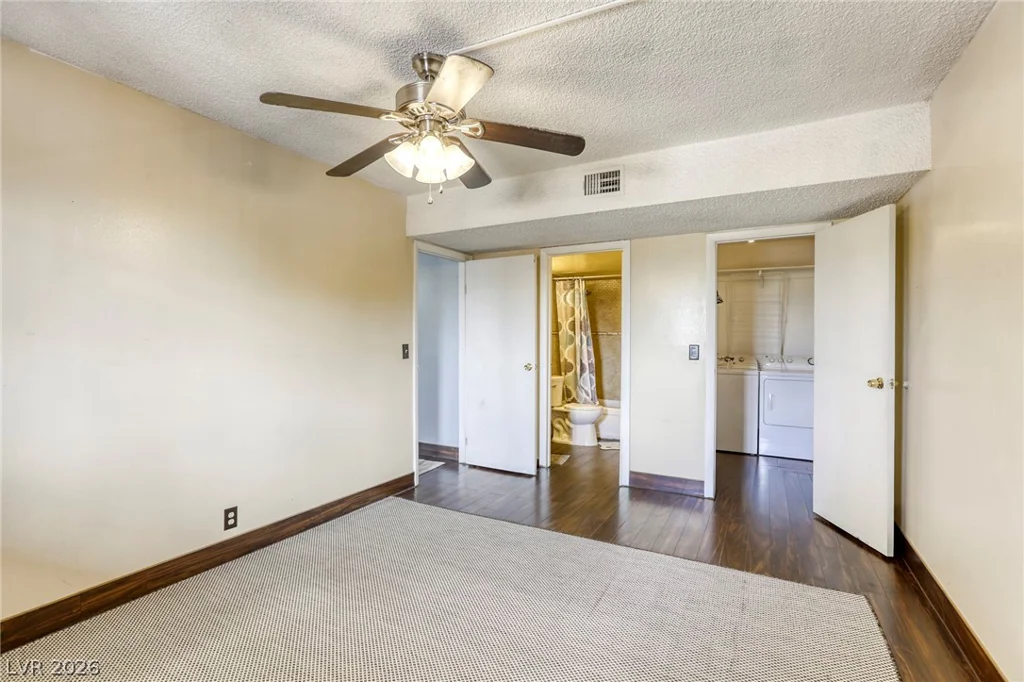 585 Royal Crest, Las Vegas, NV 89169