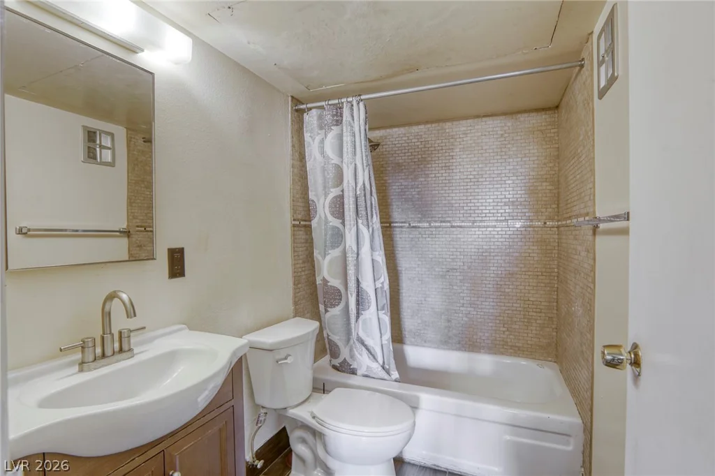585 Royal Crest, Las Vegas, NV 89169