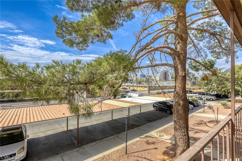 585 Royal Crest, Las Vegas, NV 89169