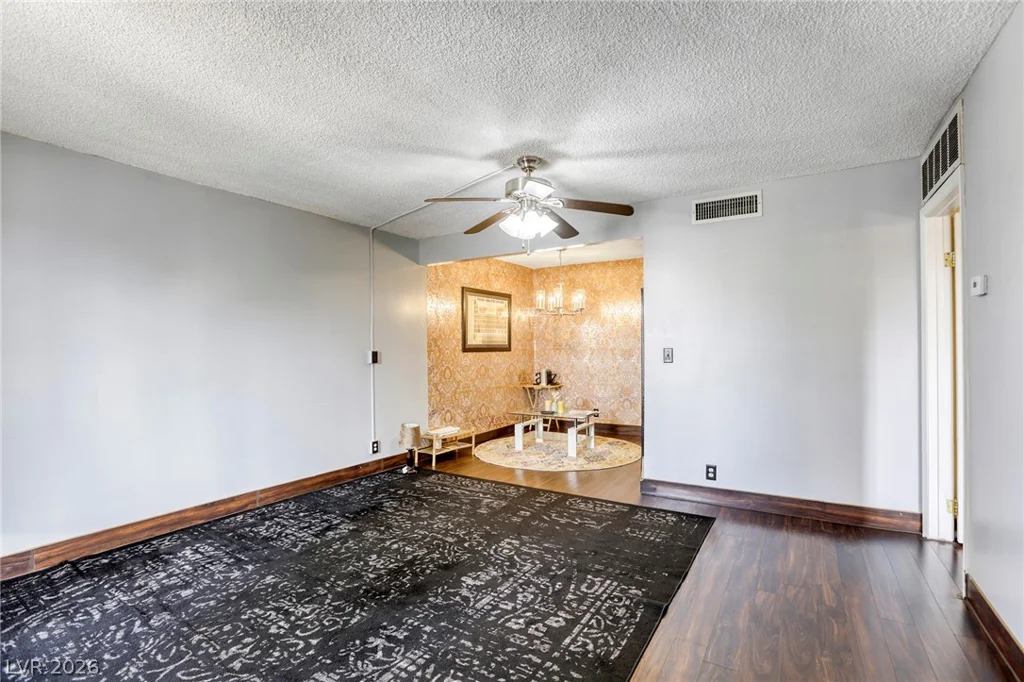 585 Royal Crest, Las Vegas, NV 89169