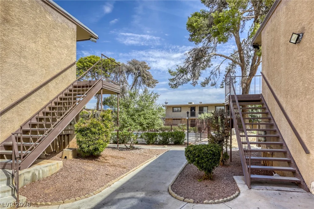 585 Royal Crest, Las Vegas, NV 89169