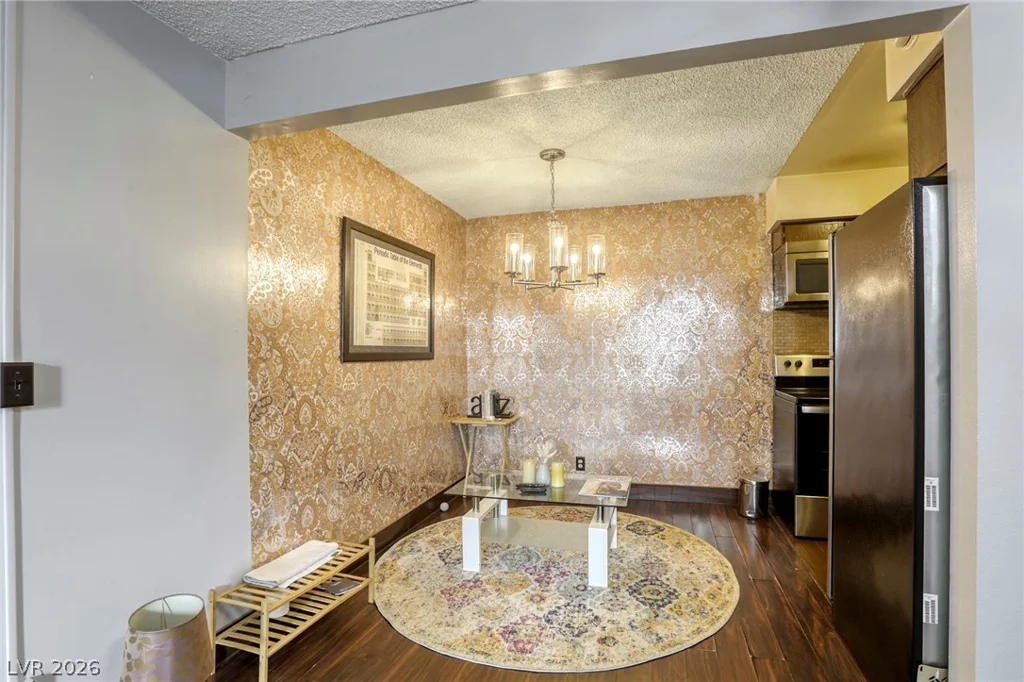 585 Royal Crest, Las Vegas, NV 89169
