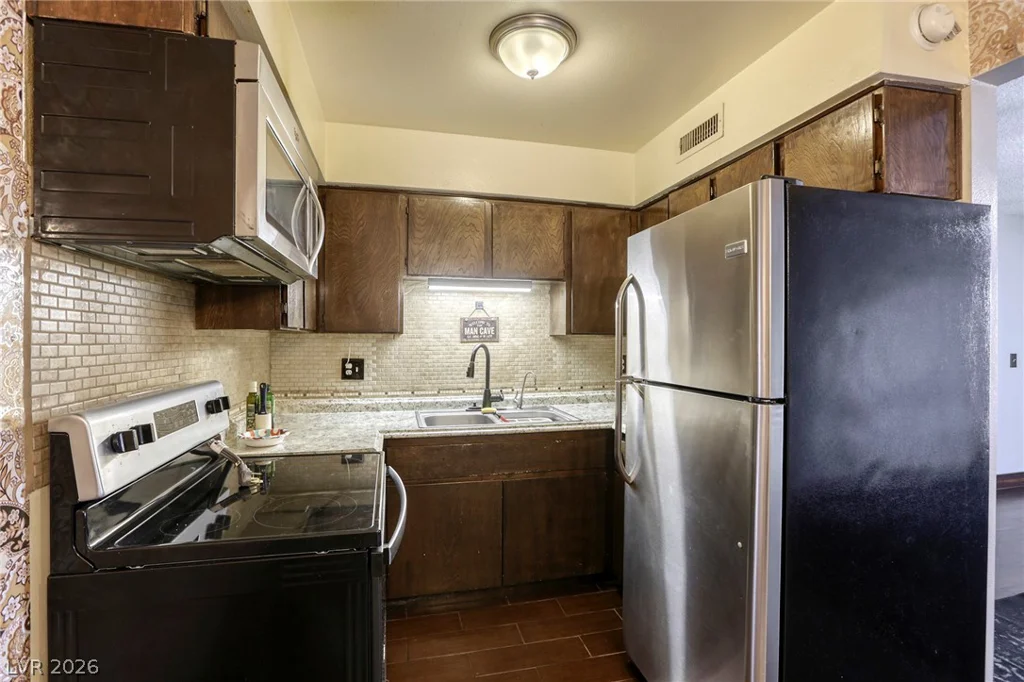 585 Royal Crest, Las Vegas, NV 89169