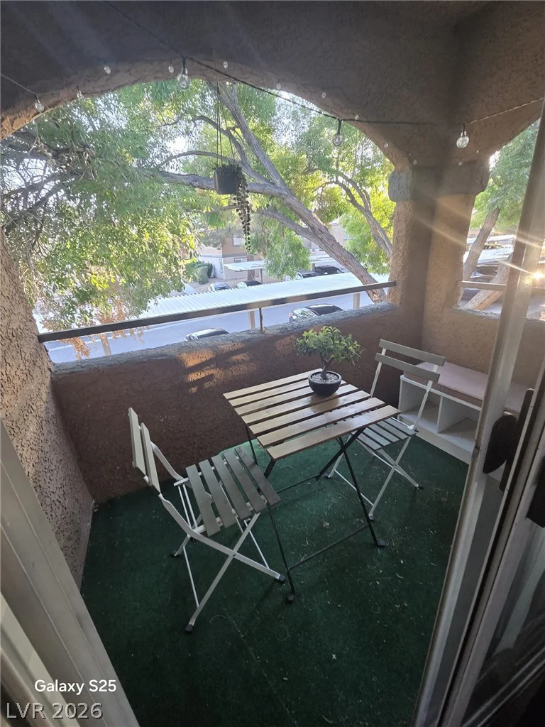 230 Mission Newport, Las Vegas, NV 89107
