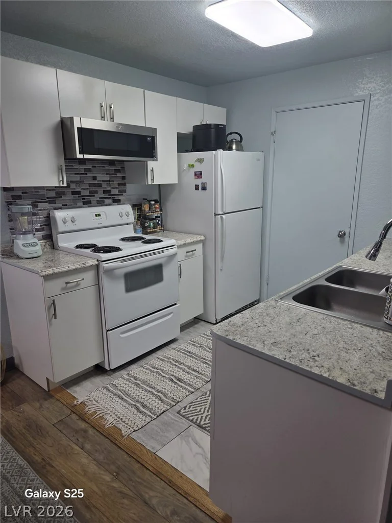 230 Mission Newport, Las Vegas, NV 89107