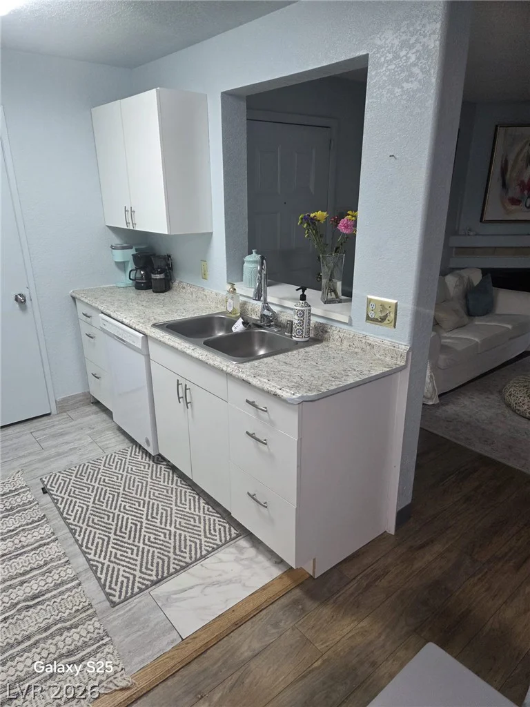 230 Mission Newport, Las Vegas, NV 89107