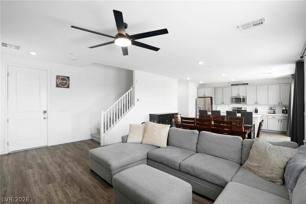 9672 Abel Cliff, Las Vegas, NV 89143