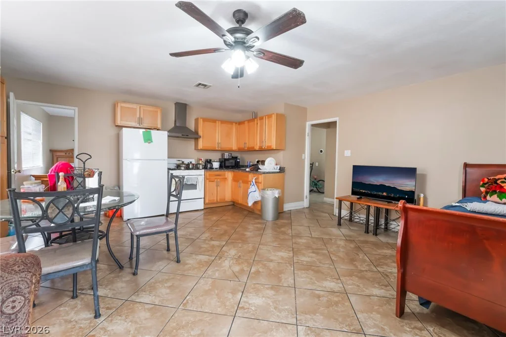 1413 17th, Las Vegas, NV 89104