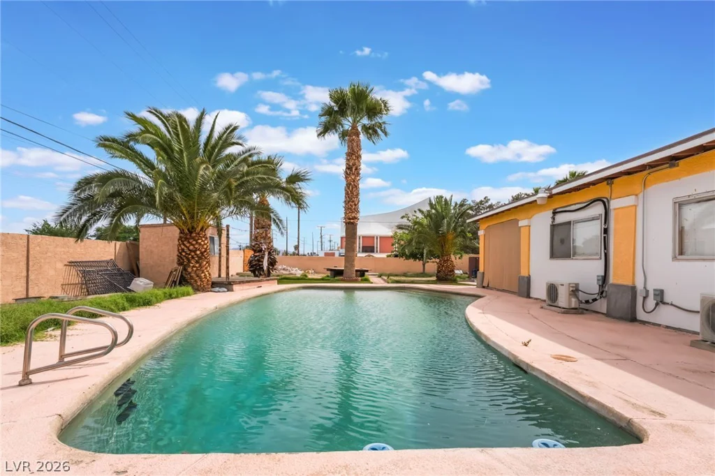 1413 17th, Las Vegas, NV 89104