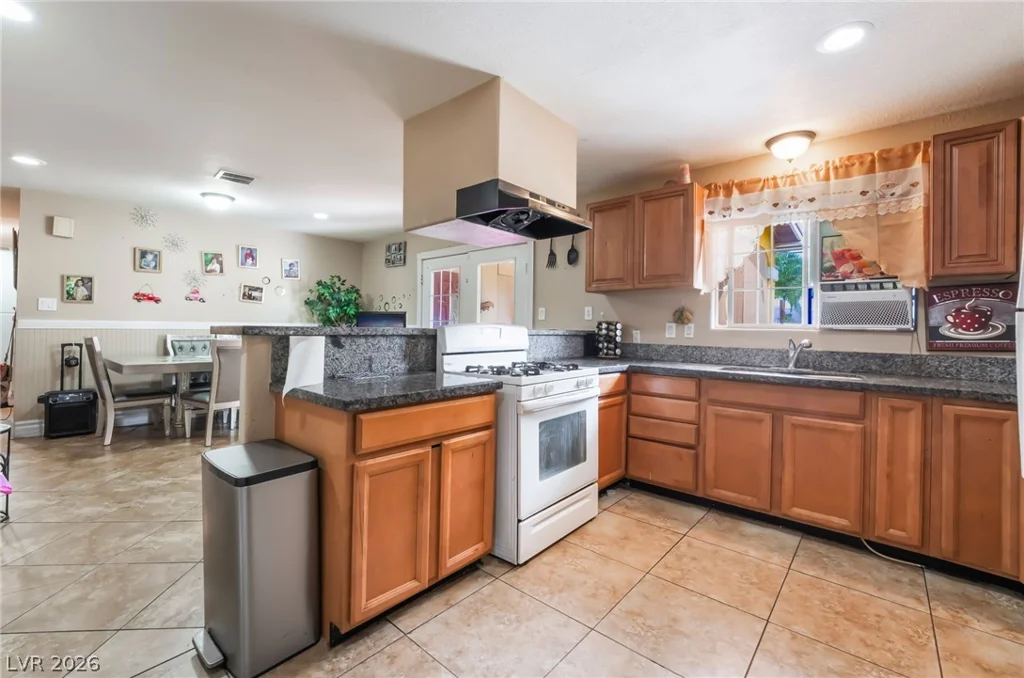 1413 17th, Las Vegas, NV 89104