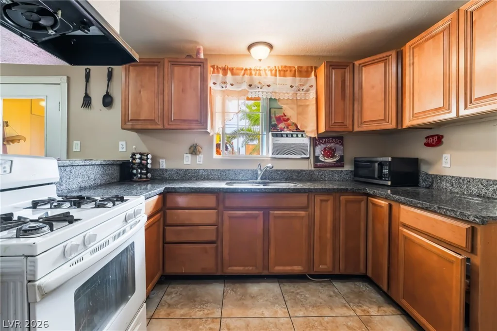 1413 17th, Las Vegas, NV 89104