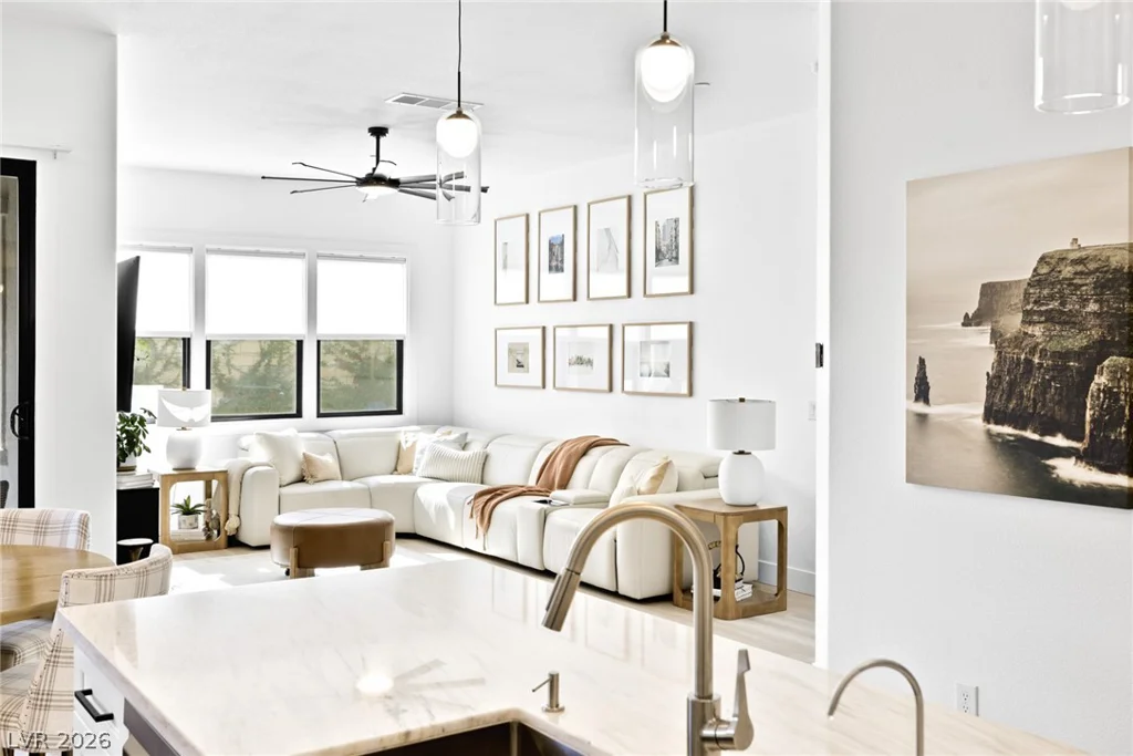 9869 Heather Moore, Las Vegas, NV 89166