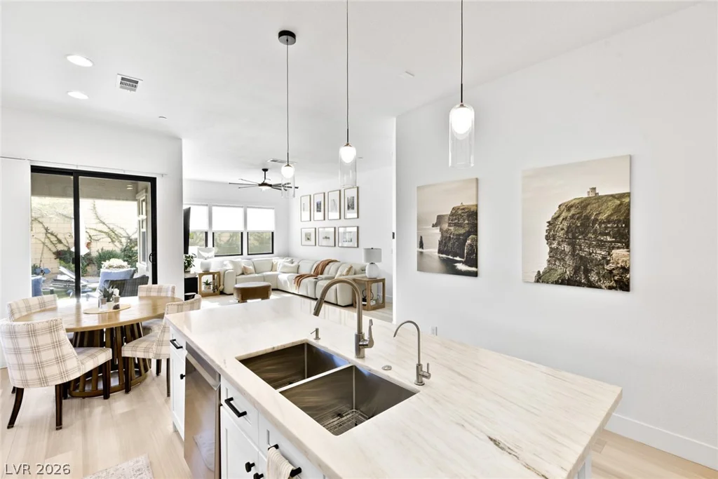 9869 Heather Moore, Las Vegas, NV 89166