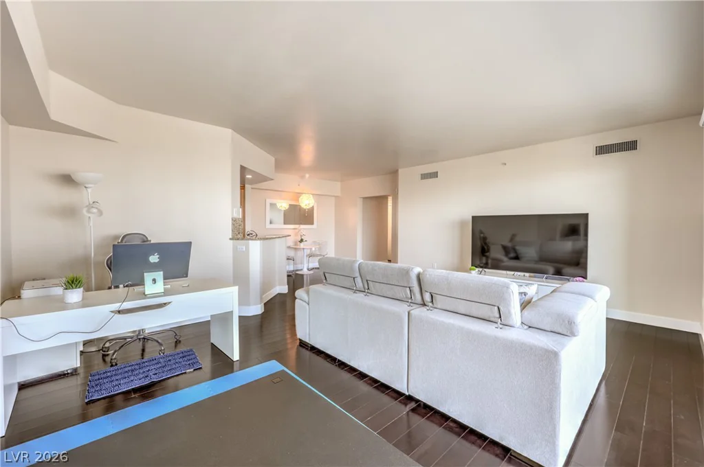 2777 Paradise, Las Vegas, NV 89109