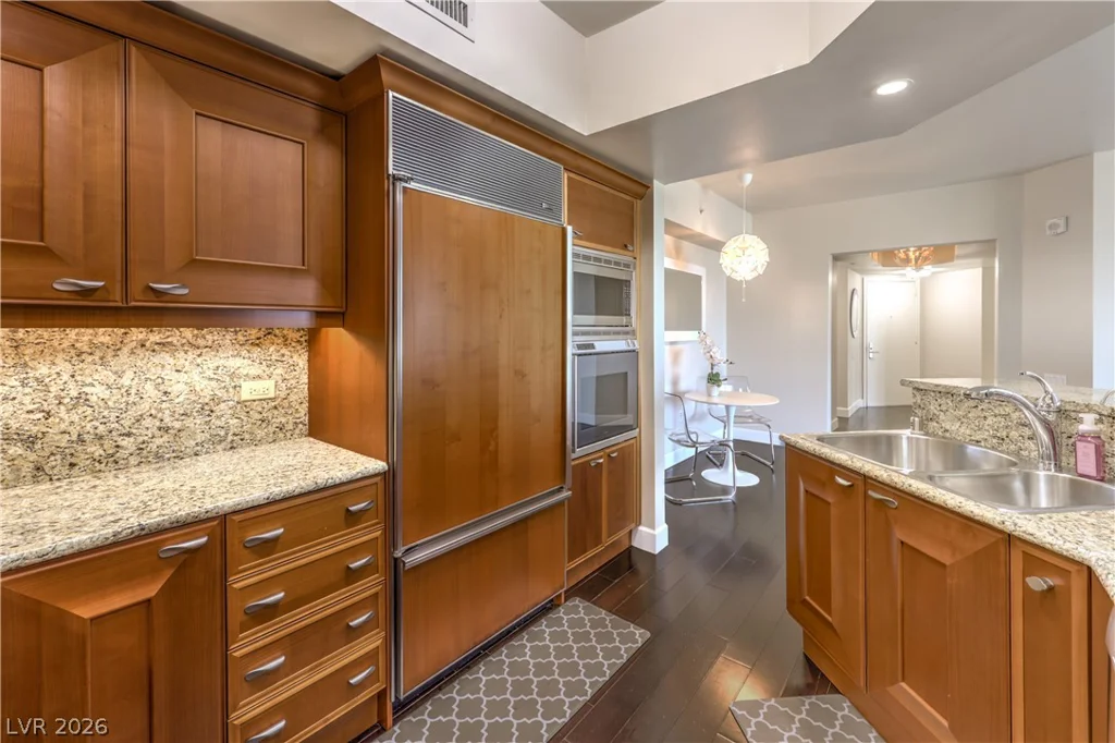 2777 Paradise, Las Vegas, NV 89109