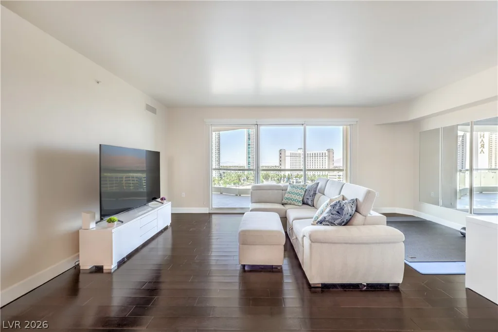 2777 Paradise, Las Vegas, NV 89109