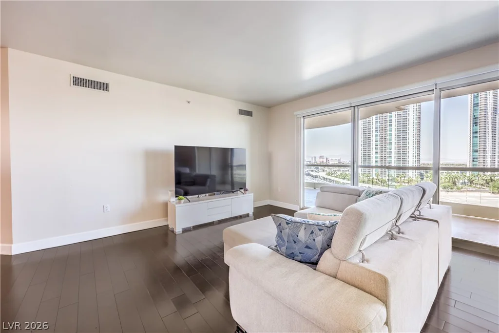 2777 Paradise, Las Vegas, NV 89109