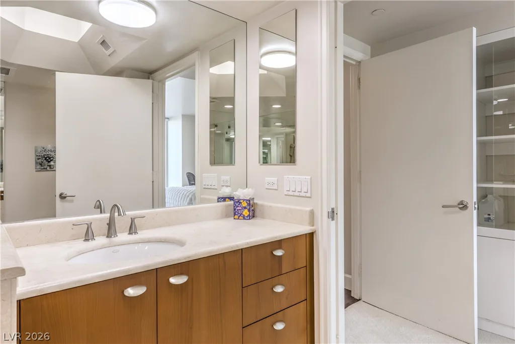 2777 Paradise, Las Vegas, NV 89109