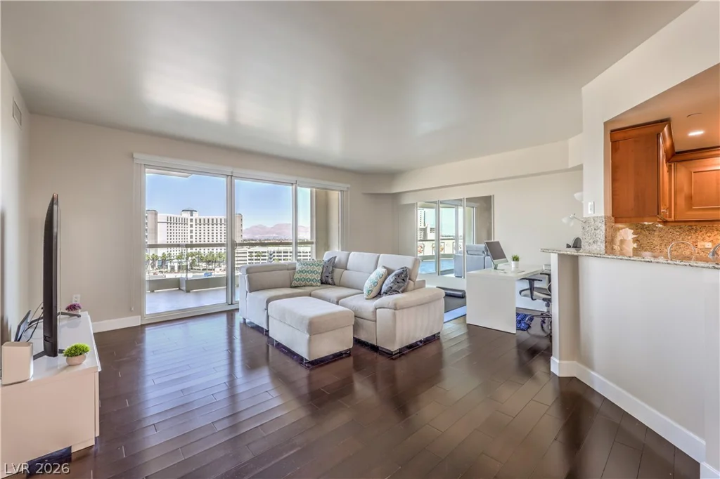 2777 Paradise, Las Vegas, NV 89109