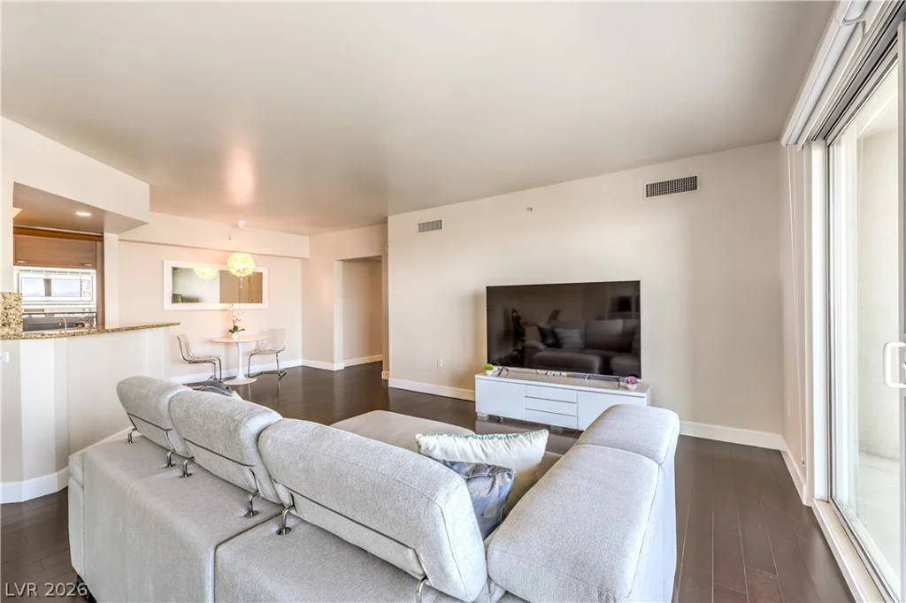 2777 Paradise, Las Vegas, NV 89109