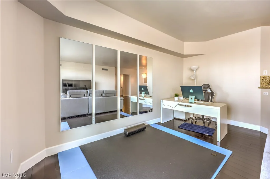 2777 Paradise, Las Vegas, NV 89109