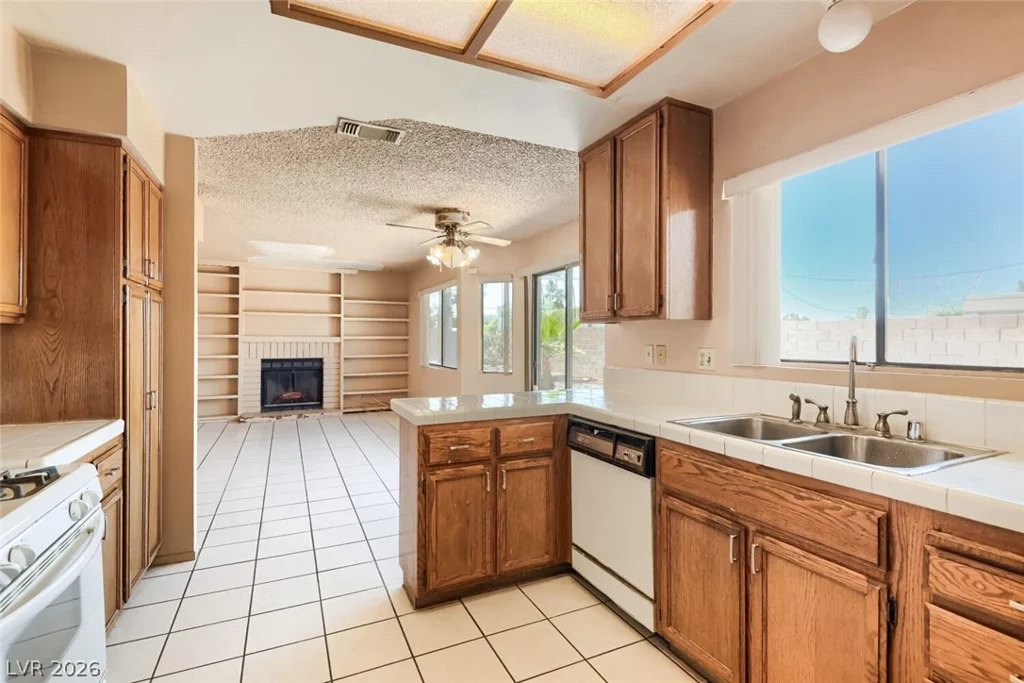 1834 Paprika, Henderson, NV 89014