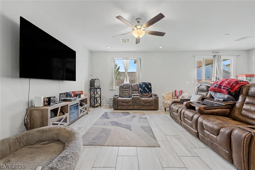 512 Shimmering Sands, North Las Vegas, NV 89031