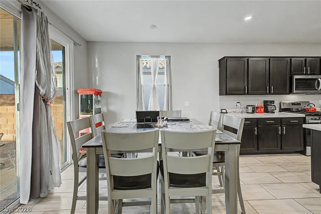 512 Shimmering Sands, North Las Vegas, NV 89031