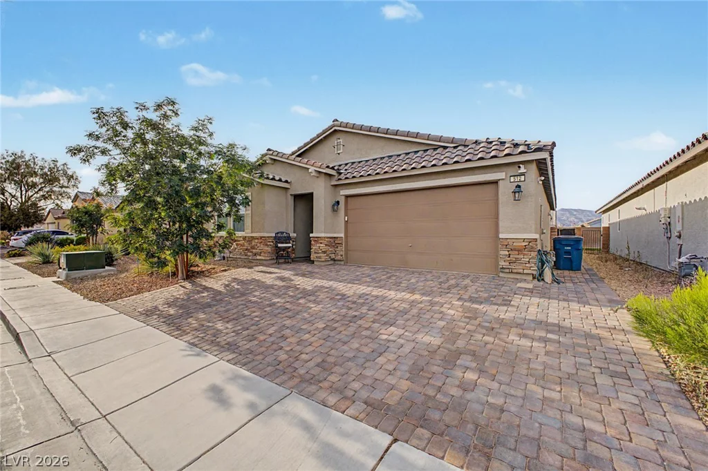 512 Shimmering Sands, North Las Vegas, NV 89031