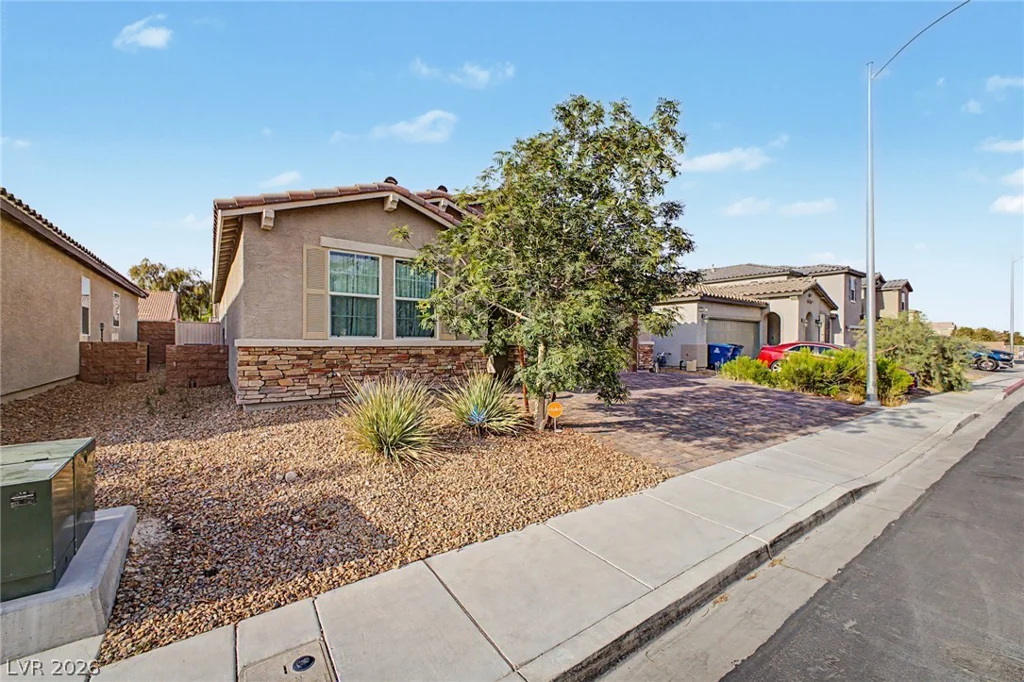 512 Shimmering Sands, North Las Vegas, NV 89031