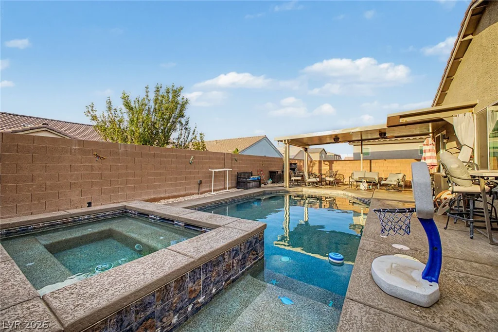 512 Shimmering Sands, North Las Vegas, NV 89031