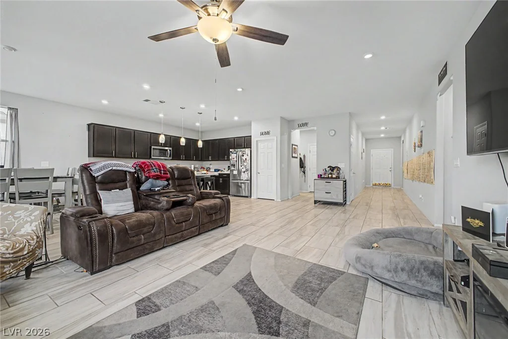 512 Shimmering Sands, North Las Vegas, NV 89031