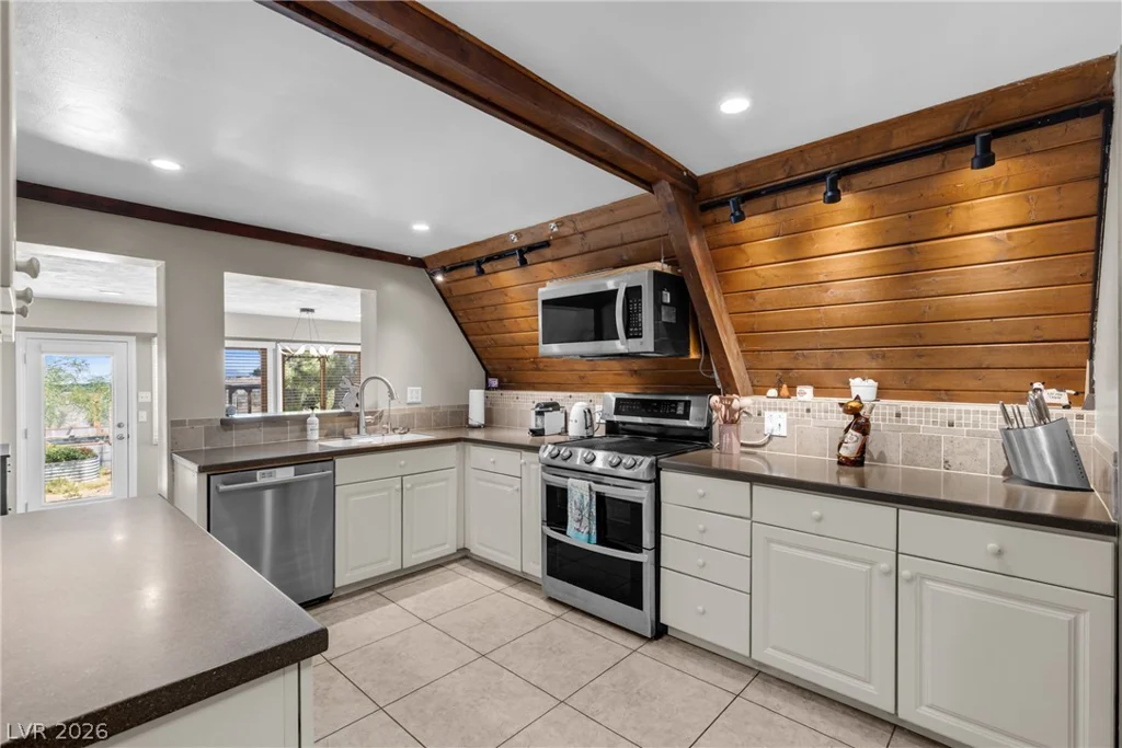 8370 Avery, Las Vegas, NV 89161