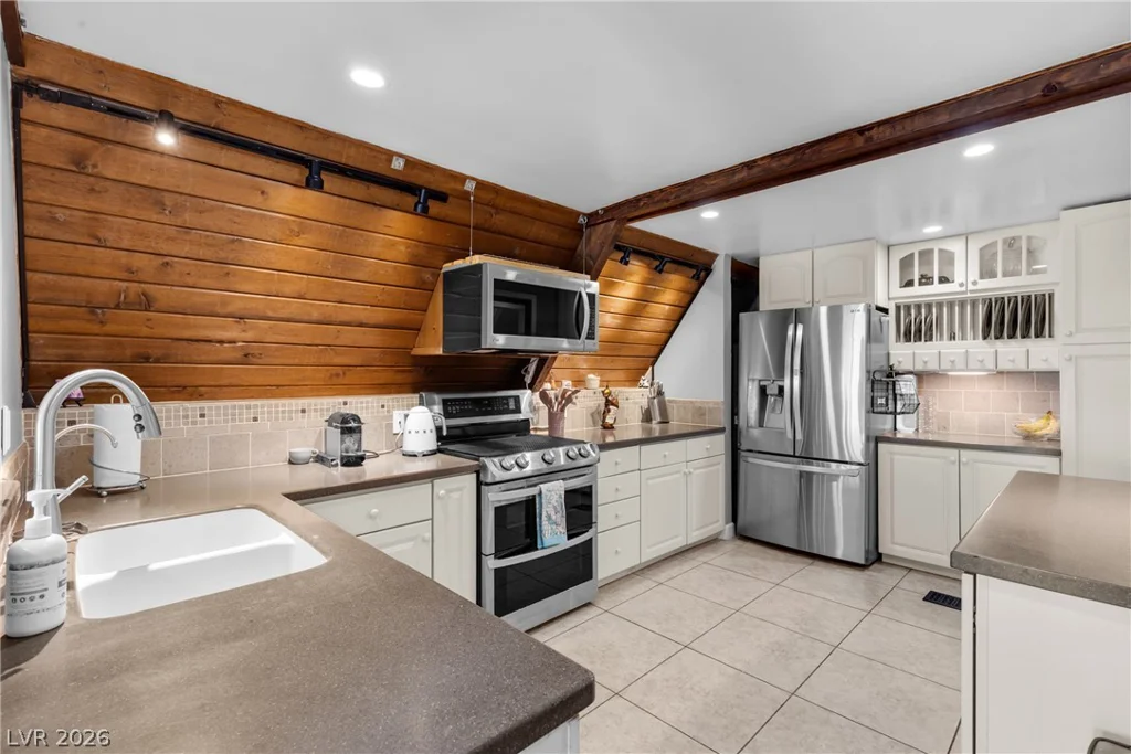 8370 Avery, Las Vegas, NV 89161