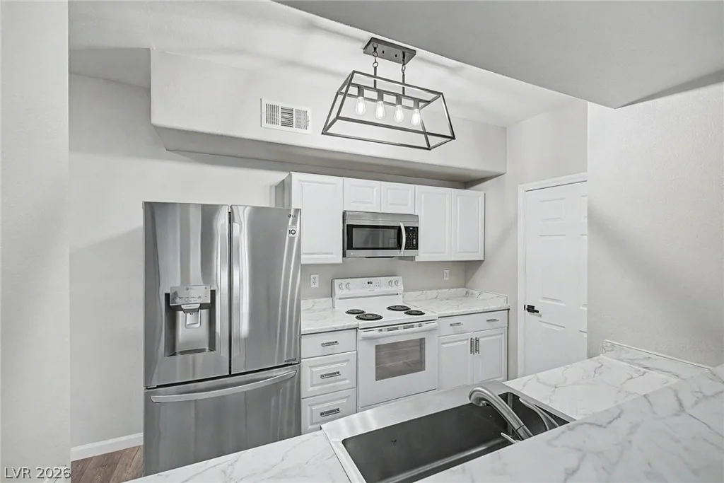 8000 Badura, Las Vegas, NV 89113