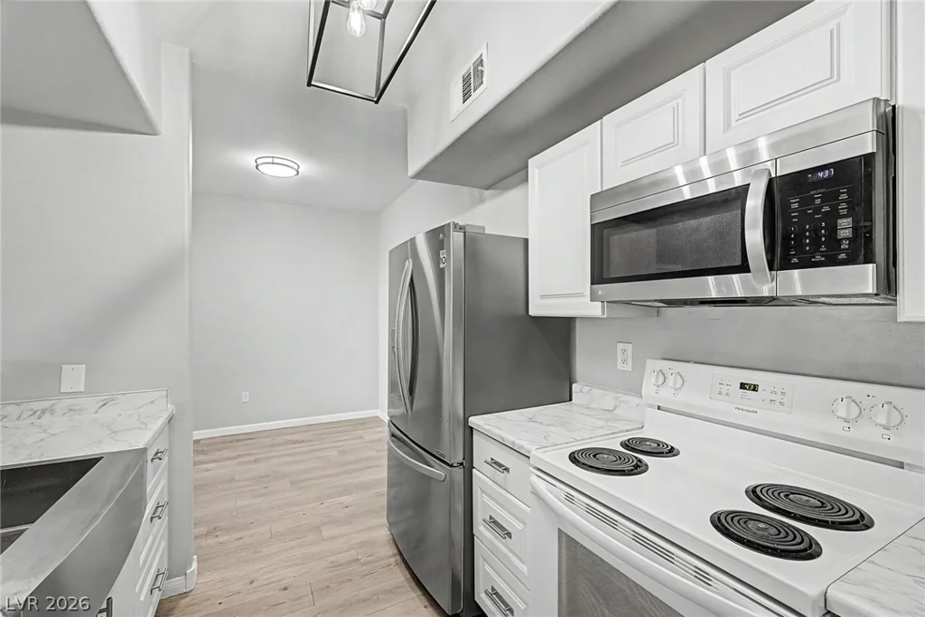 8000 Badura, Las Vegas, NV 89113
