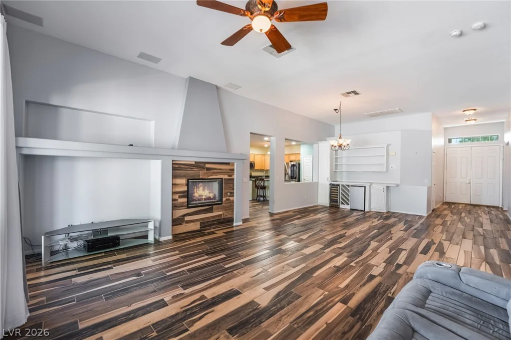8528 Bandits Bluff, Las Vegas, NV 89143