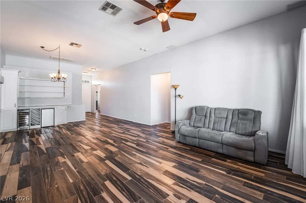 8528 Bandits Bluff, Las Vegas, NV 89143