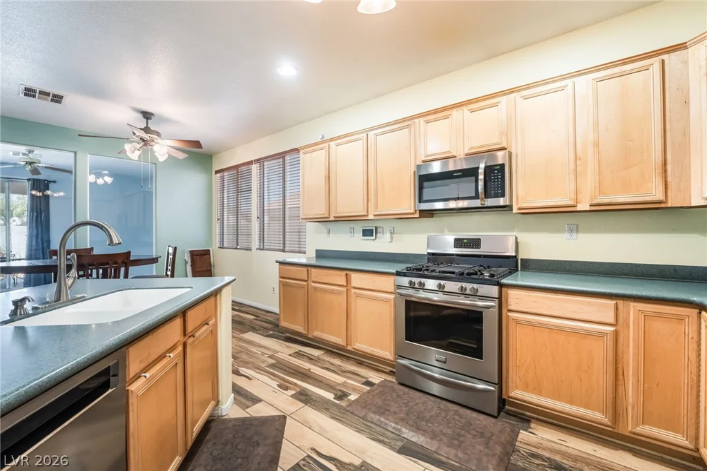 8528 Bandits Bluff, Las Vegas, NV 89143