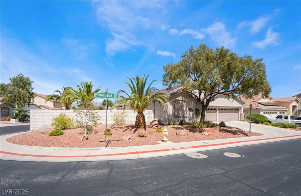 8528 Bandits Bluff, Las Vegas, NV 89143