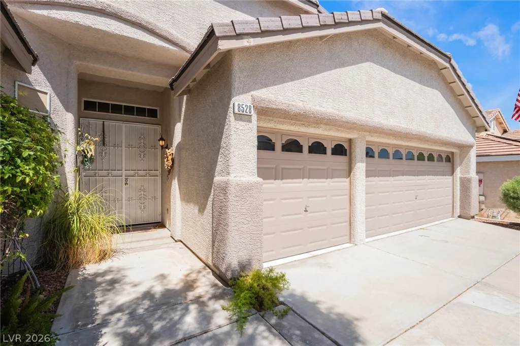 8528 Bandits Bluff, Las Vegas, NV 89143