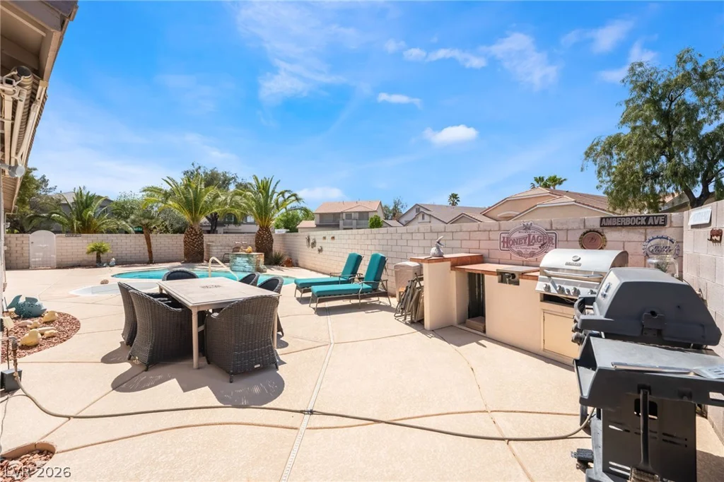 8528 Bandits Bluff, Las Vegas, NV 89143