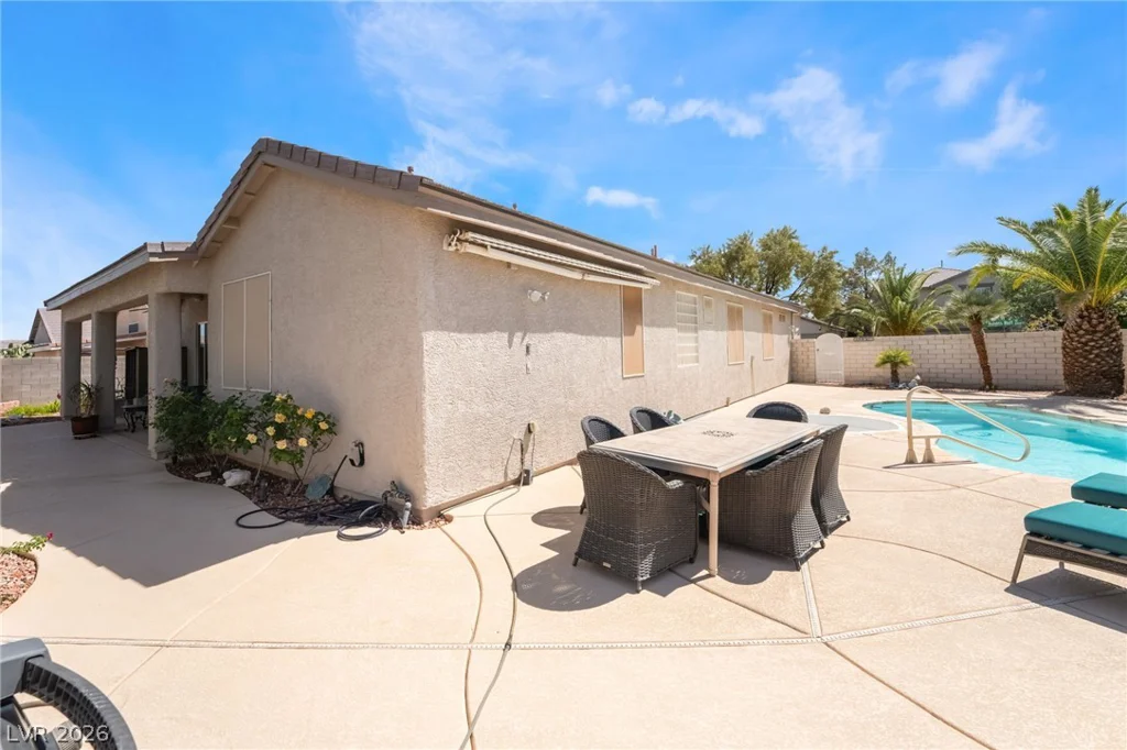 8528 Bandits Bluff, Las Vegas, NV 89143